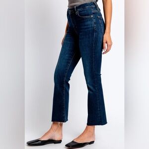 FRAME Le Crop Mini Boot Low Rise Raw Hem Crop Straight with a flare Jeans